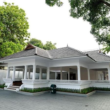 Hotel Heritage Plaza Kottayam Bagian luar foto