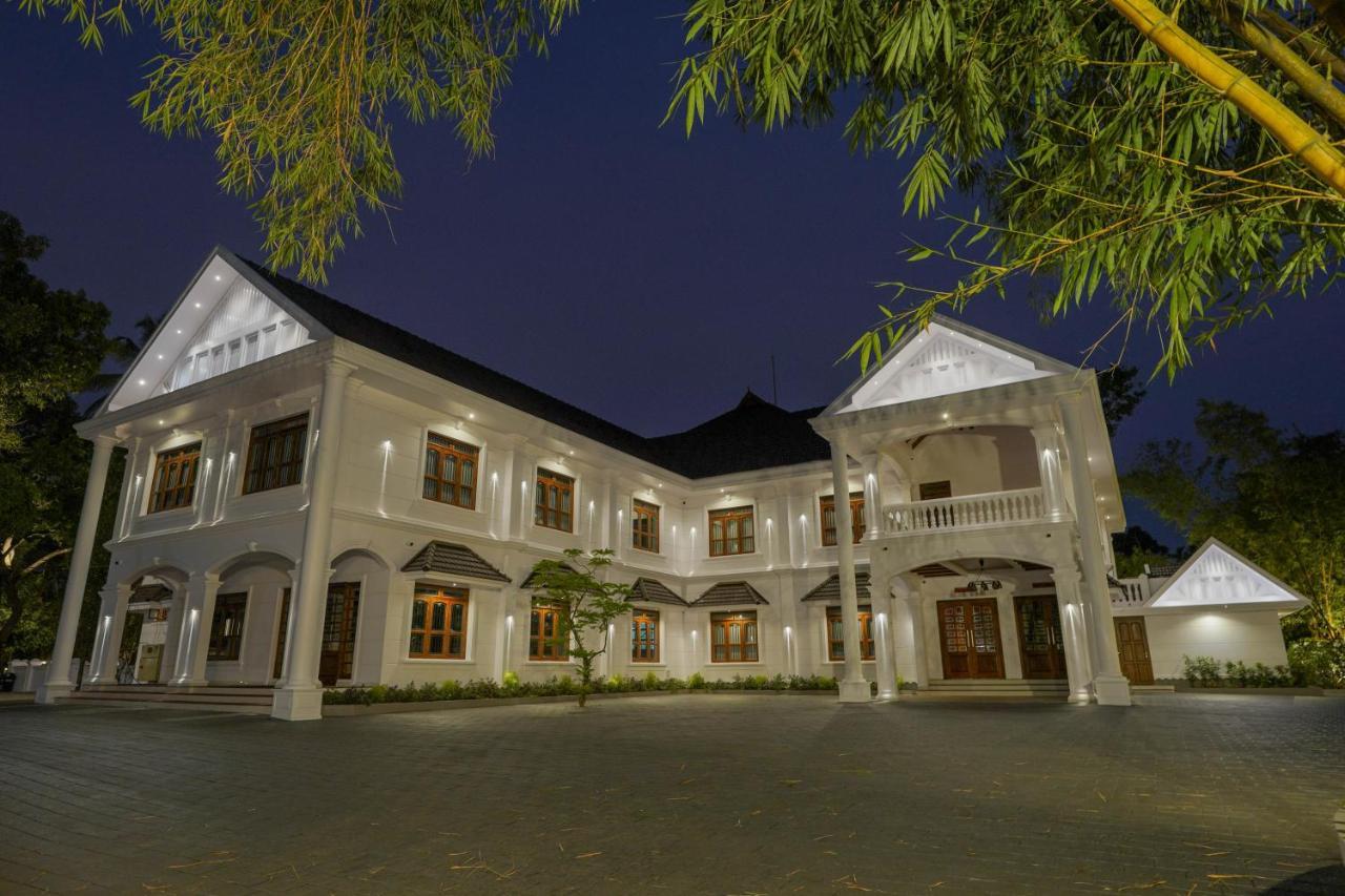 Hotel Heritage Plaza Kottayam Bagian luar foto