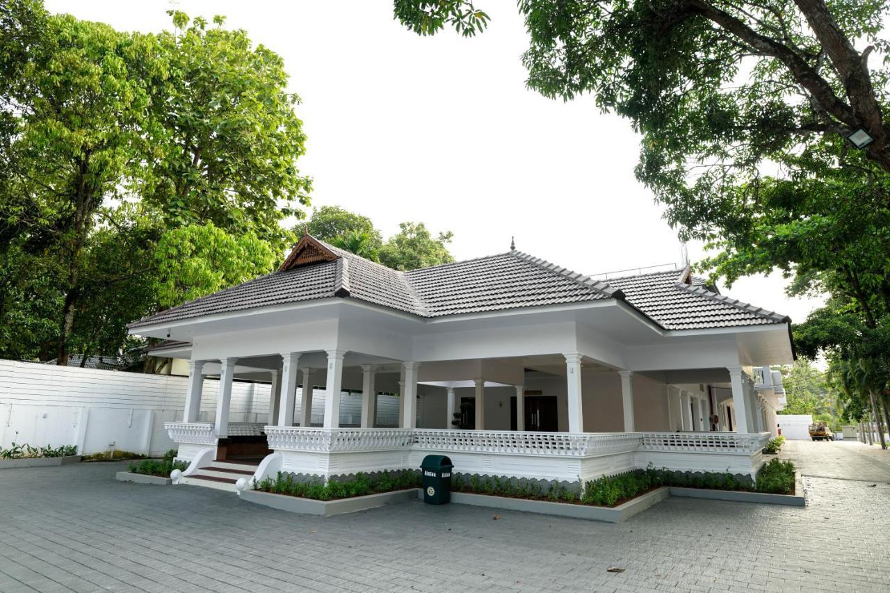 Hotel Heritage Plaza Kottayam Bagian luar foto