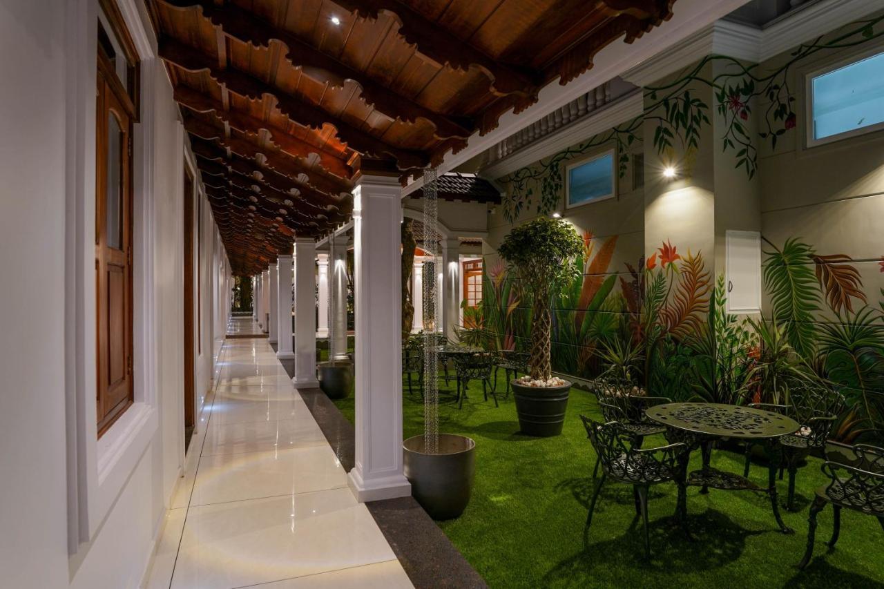 Hotel Heritage Plaza Kottayam Bagian luar foto