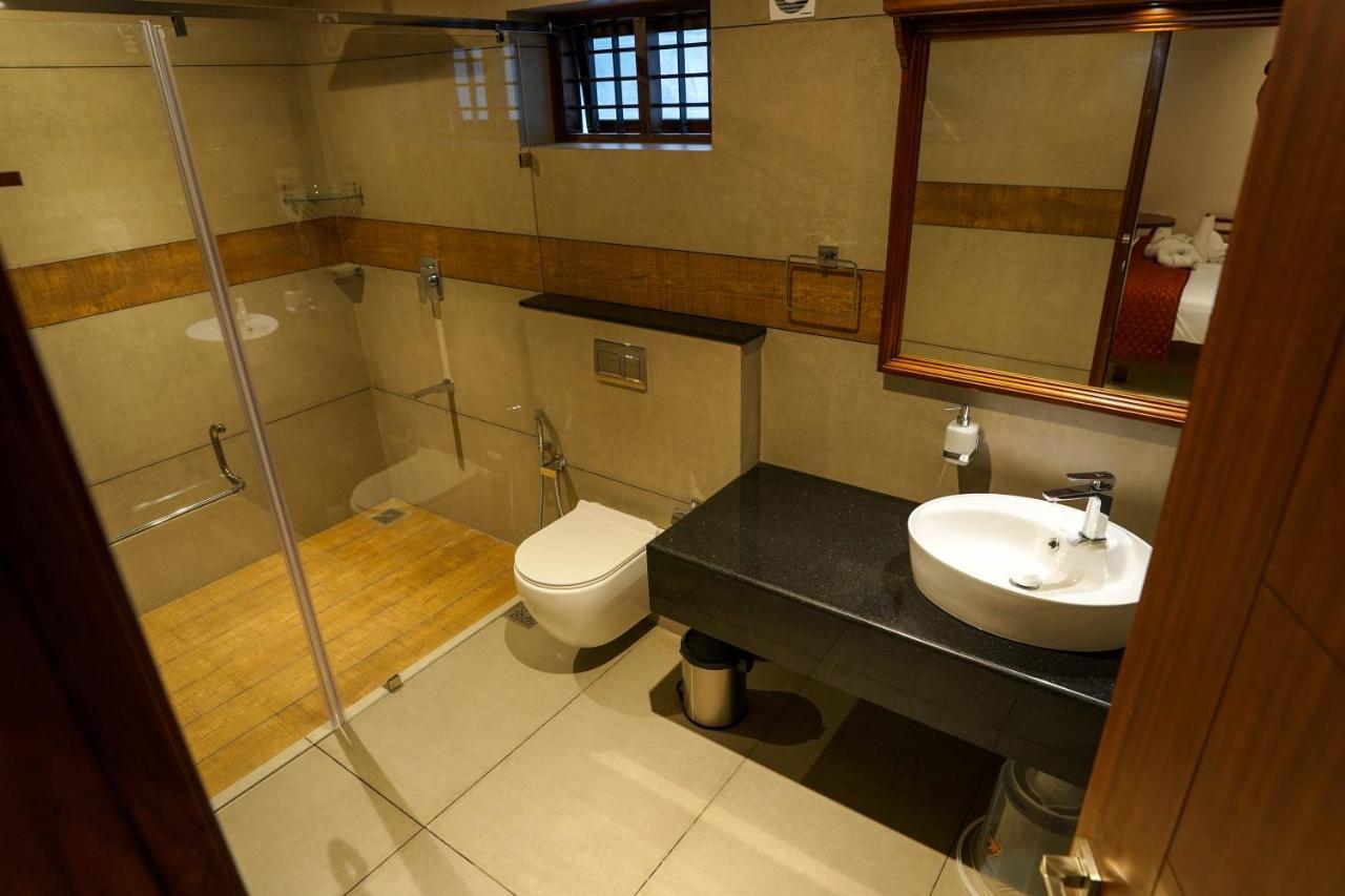 Hotel Heritage Plaza Kottayam Bagian luar foto