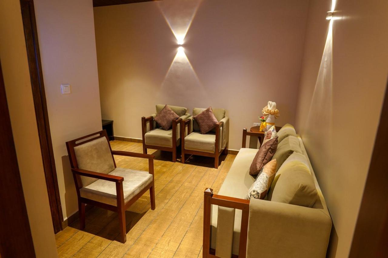 Hotel Heritage Plaza Kottayam Bagian luar foto