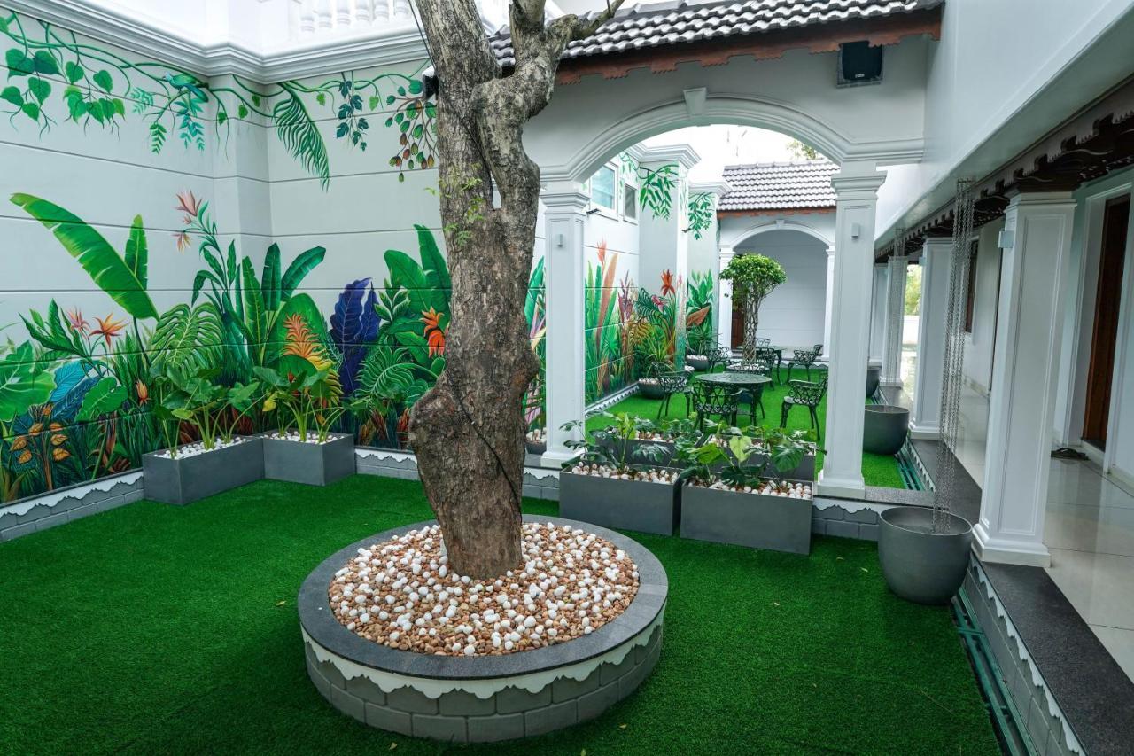 Hotel Heritage Plaza Kottayam Bagian luar foto