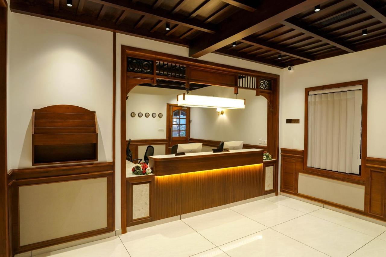 Hotel Heritage Plaza Kottayam Bagian luar foto