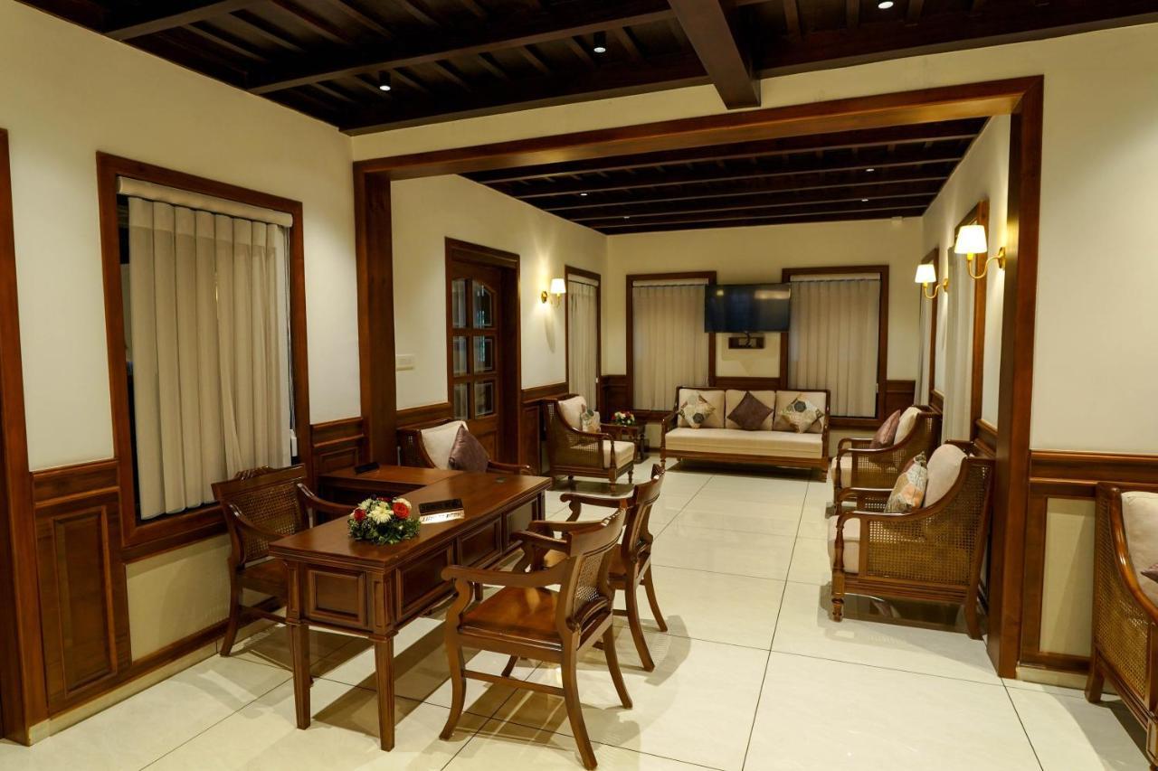 Hotel Heritage Plaza Kottayam Bagian luar foto