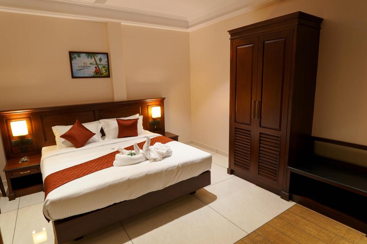 Hotel Heritage Plaza Kottayam Bagian luar foto