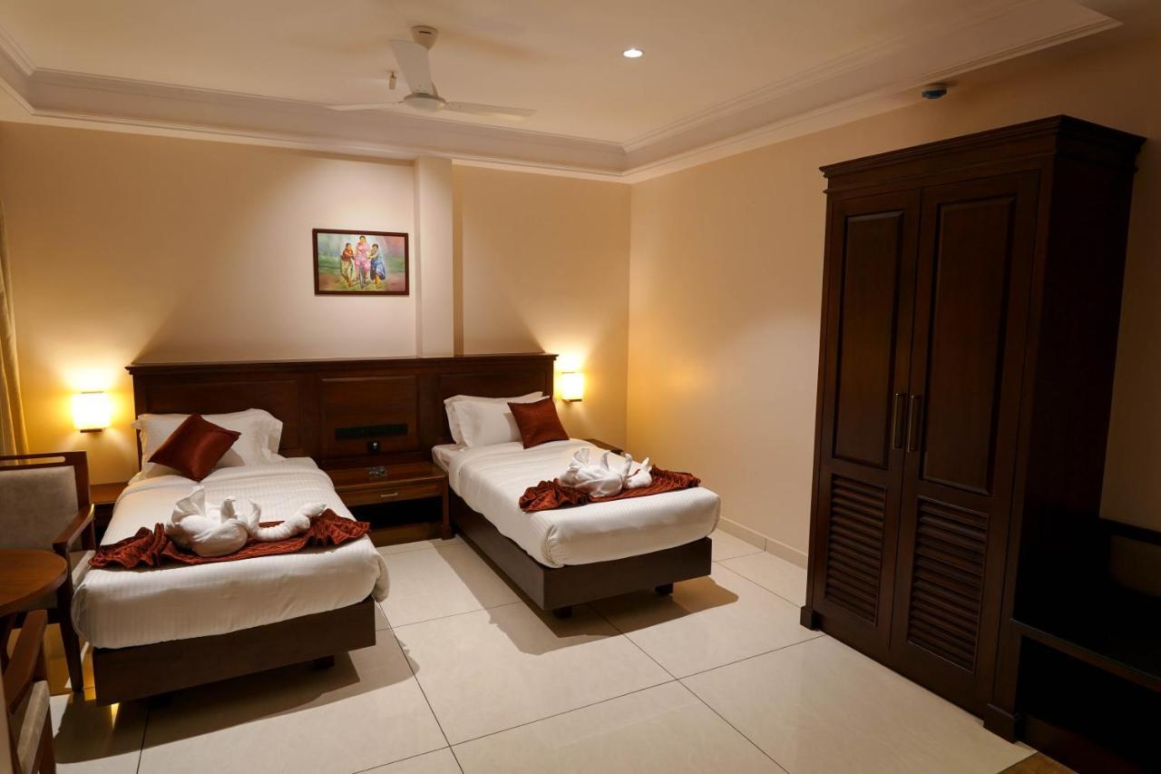 Hotel Heritage Plaza Kottayam Bagian luar foto